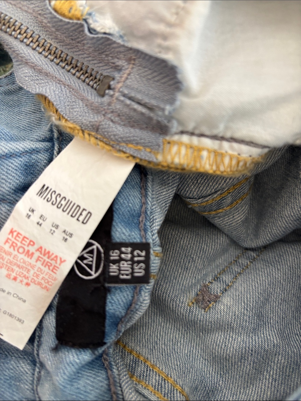 Missguided Distressed Bib Shorts - Picture 5 of 5